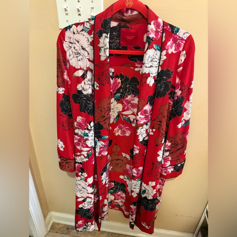 NWOT JENNIFER LOPEZ Red Floral Robe Open Resort Style Kimono Womens Size Small